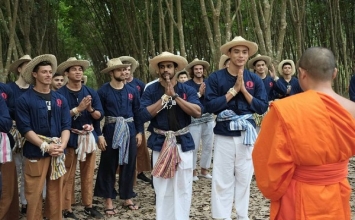 Các Nam Vương ứng dụng, trải nghiệm mình vào môi trường Phật giáo